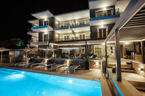 Aria Apartment | Top-Rated Andrew's Residence with Pool & Kitchen Amenities