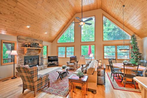 Andrews House | Visit Andrews Cabin: Deck, Grill & Game Room Retreat