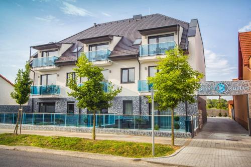 Sarvar Apartment | Elegant Androméda Apartman with Spa & Child-Friendly Comfort