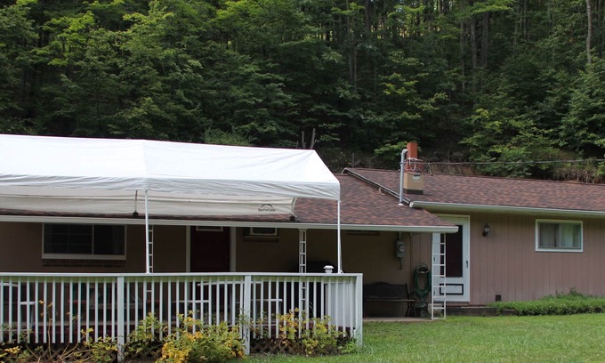 Huntingdon Cottage | Andrus Cottage: Lake View Retreat Near Raystown Cove