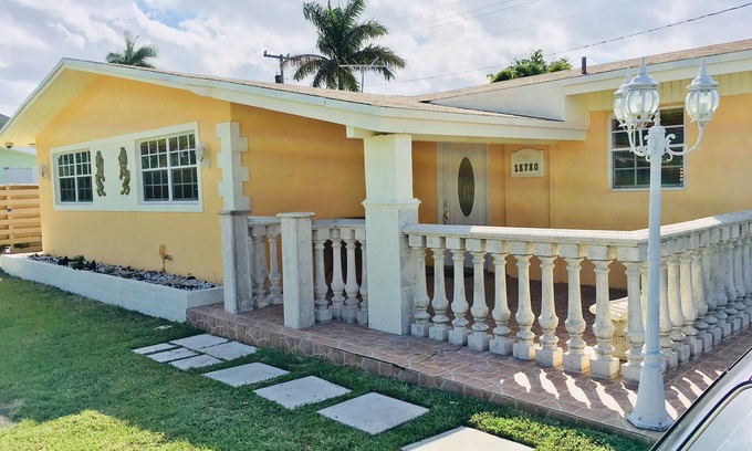 Cutler Bay House | Andy Resort Inc: Guest Rated 9.6 with Pool & Spa Amenities