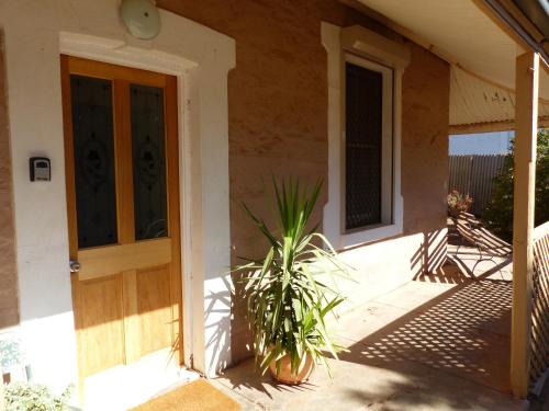 Peterborough House | Andy's Accommodation: Family & Pet Friendly Retreat