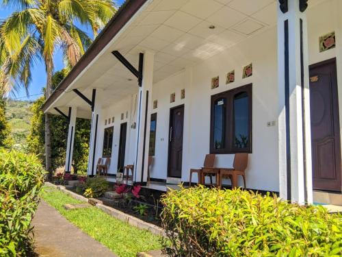 Moni Bed & Breakfast | Discover Family-Friendly Comfort at Andy's Lodge Kelimutu