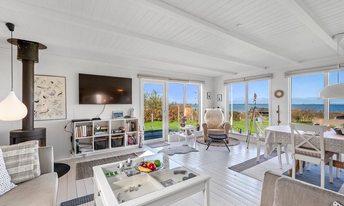 Vinderup House | Relax at Anelle: Oceanfront Escape with Spa & Breakfast