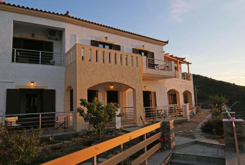 Armenistis Apartment | Pet-Friendly Anemi Apartments: Rated 8.9 by Guests
