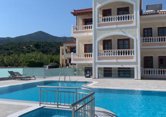 Marathokampos Apartment | Inviting Anemos Apartments with Oceanfront Views & Pool