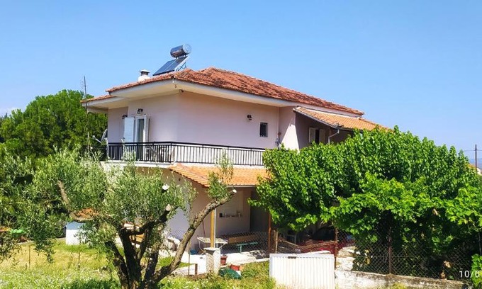 Trikala Apartment | Discover Anesis Home: Pet-Friendly Haven with Hot Tub