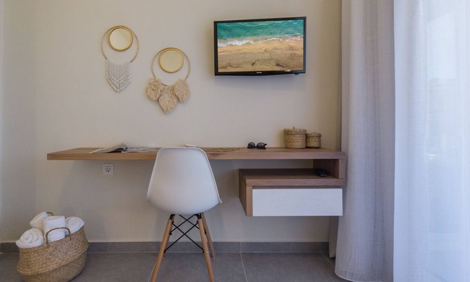 Argostoli Town Apartment | Stylish Anesis Luxury Apartment with Family-Friendly Amenities