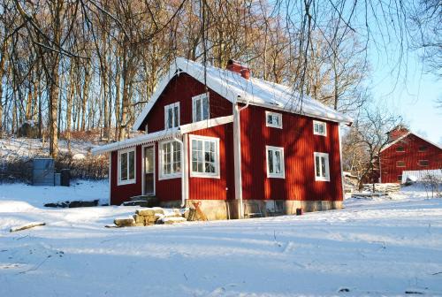 Ljungskile House | Experience Anfasteröd Gårdsvik - Grindstugan with Ocean Views