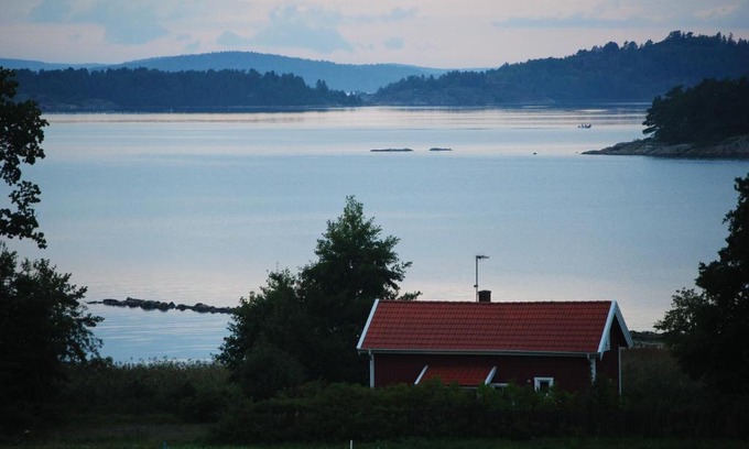 Ljungskile House | Relax at Anfasteröd Gårdsvik - Sjöstugan with Ocean Views