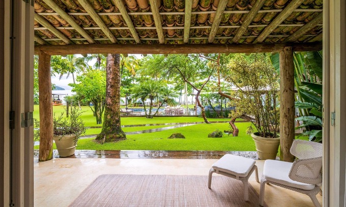Ilha Grande Villa | Beachfront Escape: Discover Ilha Grande's Hidden Gem