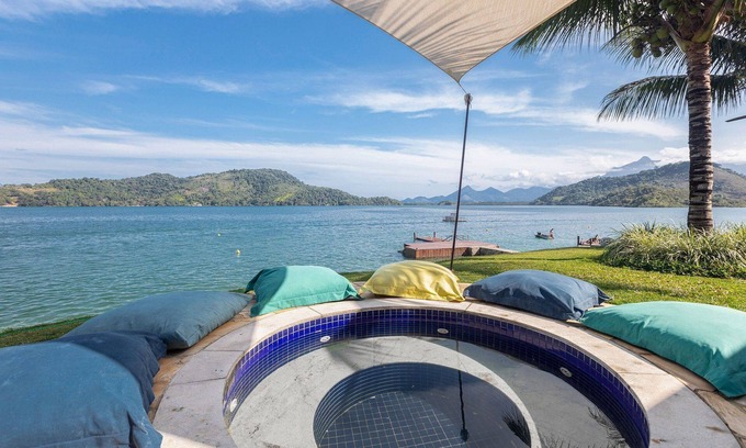 Itanema Villa | Seafront Relaxation: Poolside Retreat in Angra
