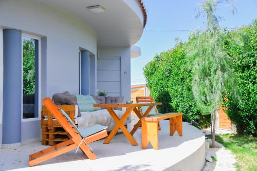 Korithion House | Serene Angel Paradise Villa: Pet-Friendly Oceanfront Retreat