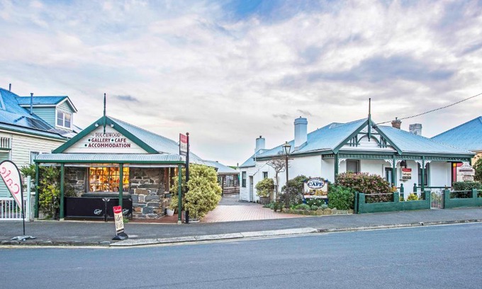 Stanley House | Relax at Touchwood Cottages: 4-Star Retreat with Dining