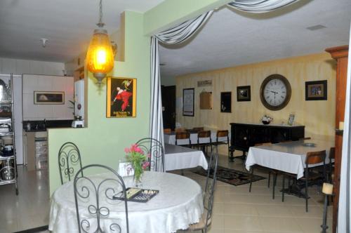 Rio das Ostras House | Inviting ANGEL'S SEA Pousada: Family-Friendly with Breakfast