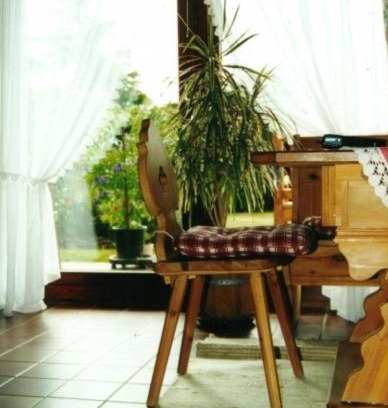 Haarbach House | Angela Steiger: Family-Friendly Stay with Breakfast Included