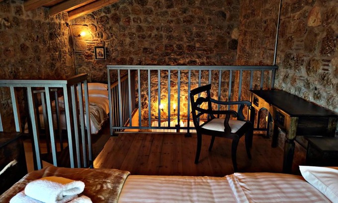 Manna Villa | Mountain Escape: Angelic Stay with Family-Friendly Amenities