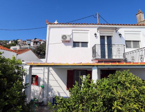 Glossa House | Oceanfront Retreat at Angelinas House - Rated 9.5/10
