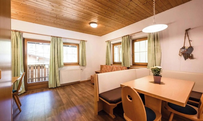 Campo Tures Apartment | Cozy Apartment 'Hannes' with Mountain View & Shared Garden
