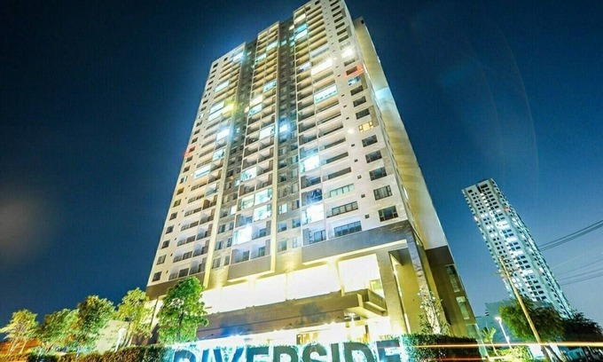 District 7 Apartment | Riverside Retreat: Pool, Spa & Breakfast Awaits You!