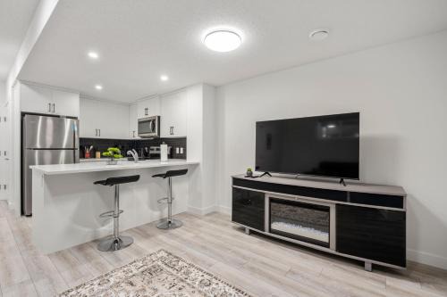 Calgary House | Family-Friendly Getaway at Angie’s Place with 9.3 Rating