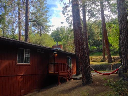 Oakhurst House | Inviting Holiday Homes in California, USA - Rated 9.5/10