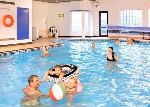 Trearddur Bay Resort | Discover Anglesey Bungalows: Poolside Bliss Awaits