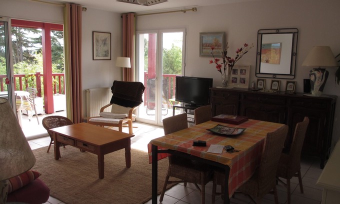 Anglet Apartment | Cozy Anglet Retreat: Ocean View, Pet Friendly & Pool Access