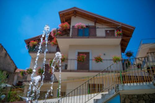 Agerola House | Pet-Friendly Retreat: Angolo Fiorito with a 9.6/10 Rating