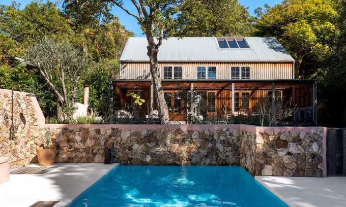 Avalon Beach House | ANGOPHORA: Private Pool & Breakfast Near Palm Beach