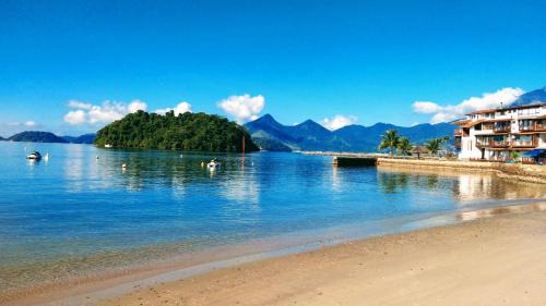 Bracui Apartment | Oceanfront Angra: Guest Rated 9.6 with Pet-Friendly Perks