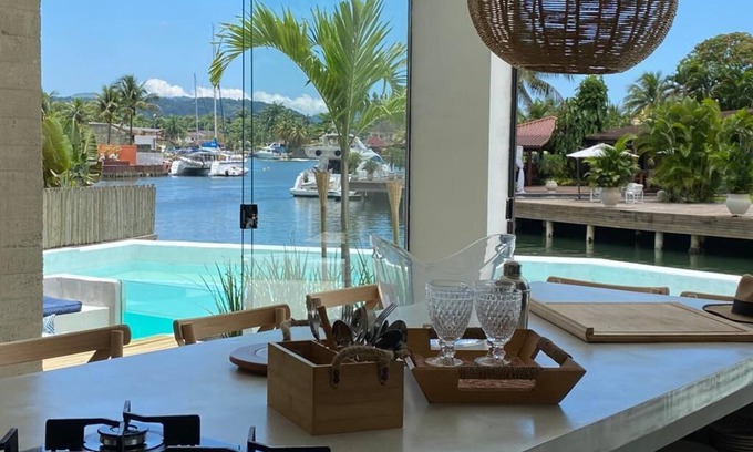 Japuiba House | Relax at Angra Beach House with Private Pool & Spa