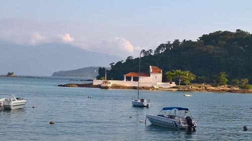 Vila Velha Apartment | Idyllic Escape at Bonfim Cond Refúgio do Corsário, Angra dos Reis