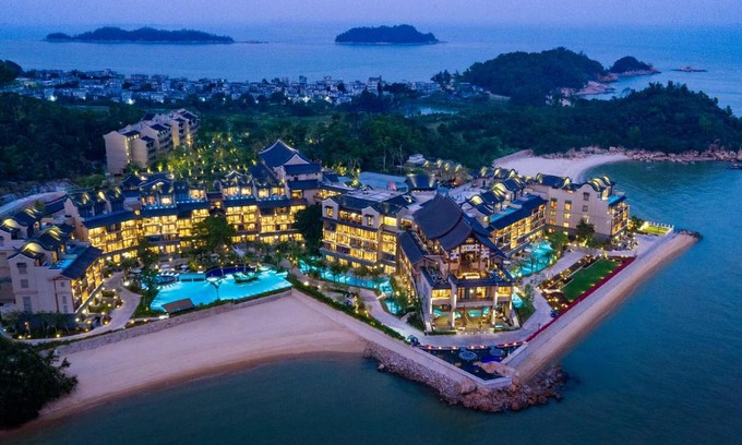 Xiangzhou District Hotel | Idyllic Angsana Zhuhai Phoenix Bay with Oceanfront Views