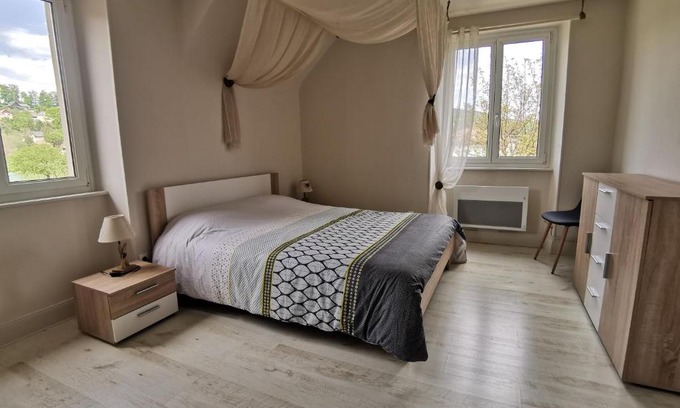 Munster Apartment | Highly Rated Anhugcap Hotel - Perfect for Your Getaway
