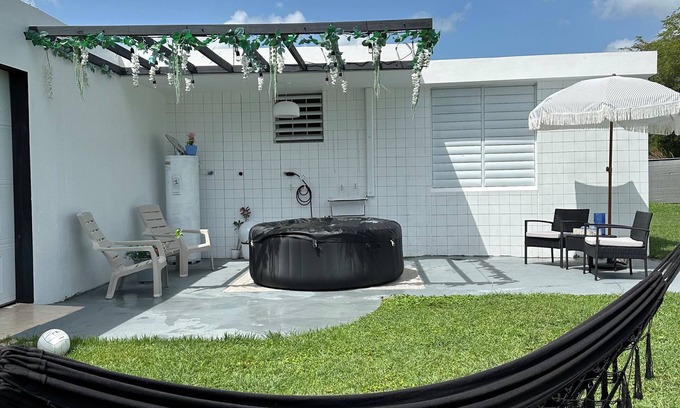 San Ildefonso House | Anime Escape with Private Jacuzzi & Themed Rooms