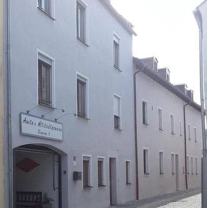 Kelheim House | Discover Anitas Altstadtpension: Family-Friendly Retreat