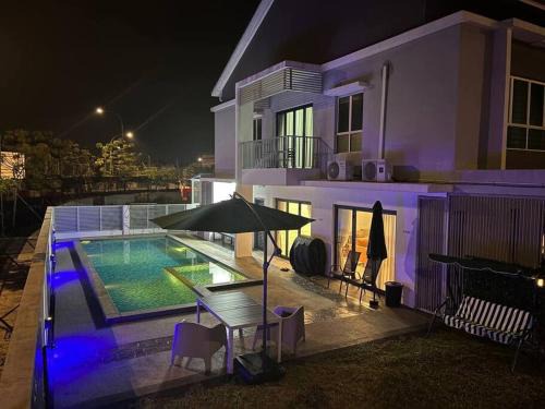 Jalan Bangi House | Private Pool Retreat for 10 at Anjung Serene, Semenyih