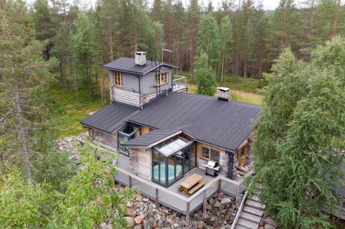 Lampivaara Villa | Discover Ankkalinna: 4-Star Family Haven with Hot Tub