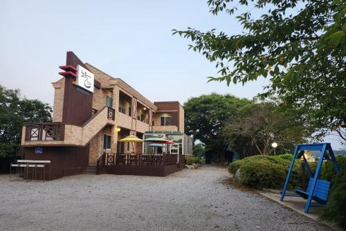 Ttanttuk House | Anmyeondo Noeul Shimteo Pension