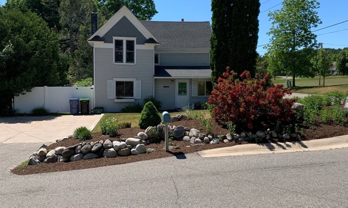 Harbor Springs Cottage | Ann Street Cottage: Walk to Downtown & Beaches, Pool Included