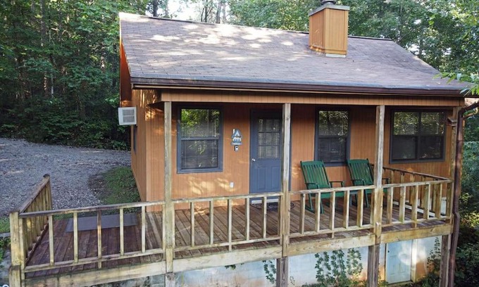 Blairsville House | Tranquil Retreat at Anna's Alpine Cabins - Pet Friendly Stay