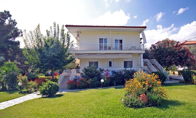 Vourvourou Apartment | Guest Rated 10/10: Family-Friendly Anna Manolaki Retreat