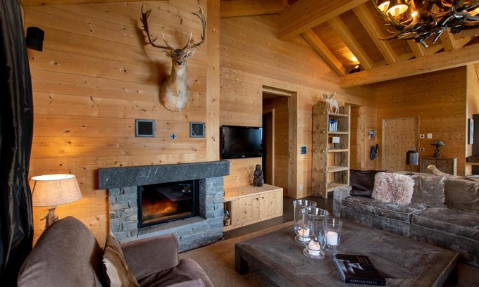 Riederalp Apartment | Coastal Escape at Anna Isabelle Penthouse with Ocean View