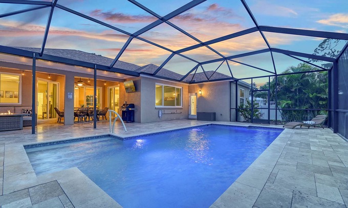 West Bradenton House | New Oceanfront Master Suite with Saltwater Pool & Yard