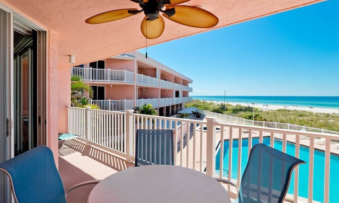 Bradenton Beach Condo | Top-Rated Anna Maria Island Club 31 with Oceanfront Views