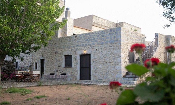 Charouda House | Cozy Anna's Garden Stone House for 10 in Charouda, Mani