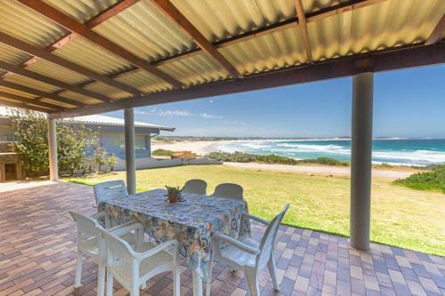 Cape Saint Francis House | Relax at Anna's On The Beach with Private Ocean Views
