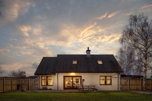 Boat of Garten Apartment | Discover Anne's Place: Pet-Friendly Retreat with Breakfast