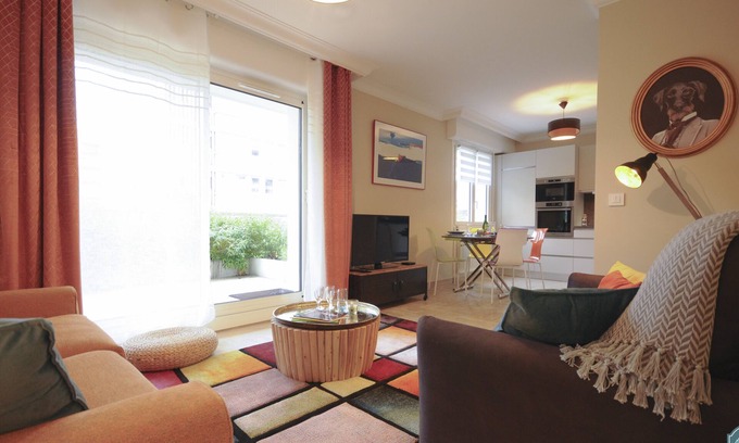 Annecy Old Town Apartment | Discover Annecy Lake: Le Saint Bernard near the water